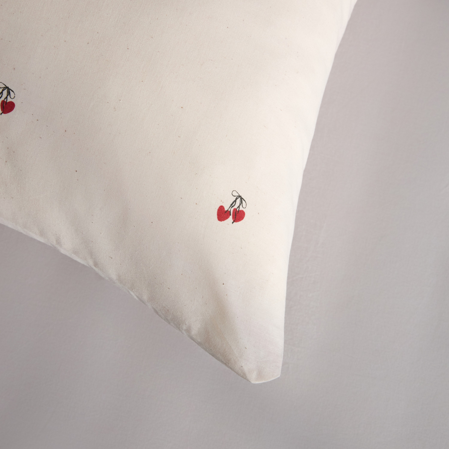 Комплект наволочек Вишневое сердце/Cherry heart - фото № 3