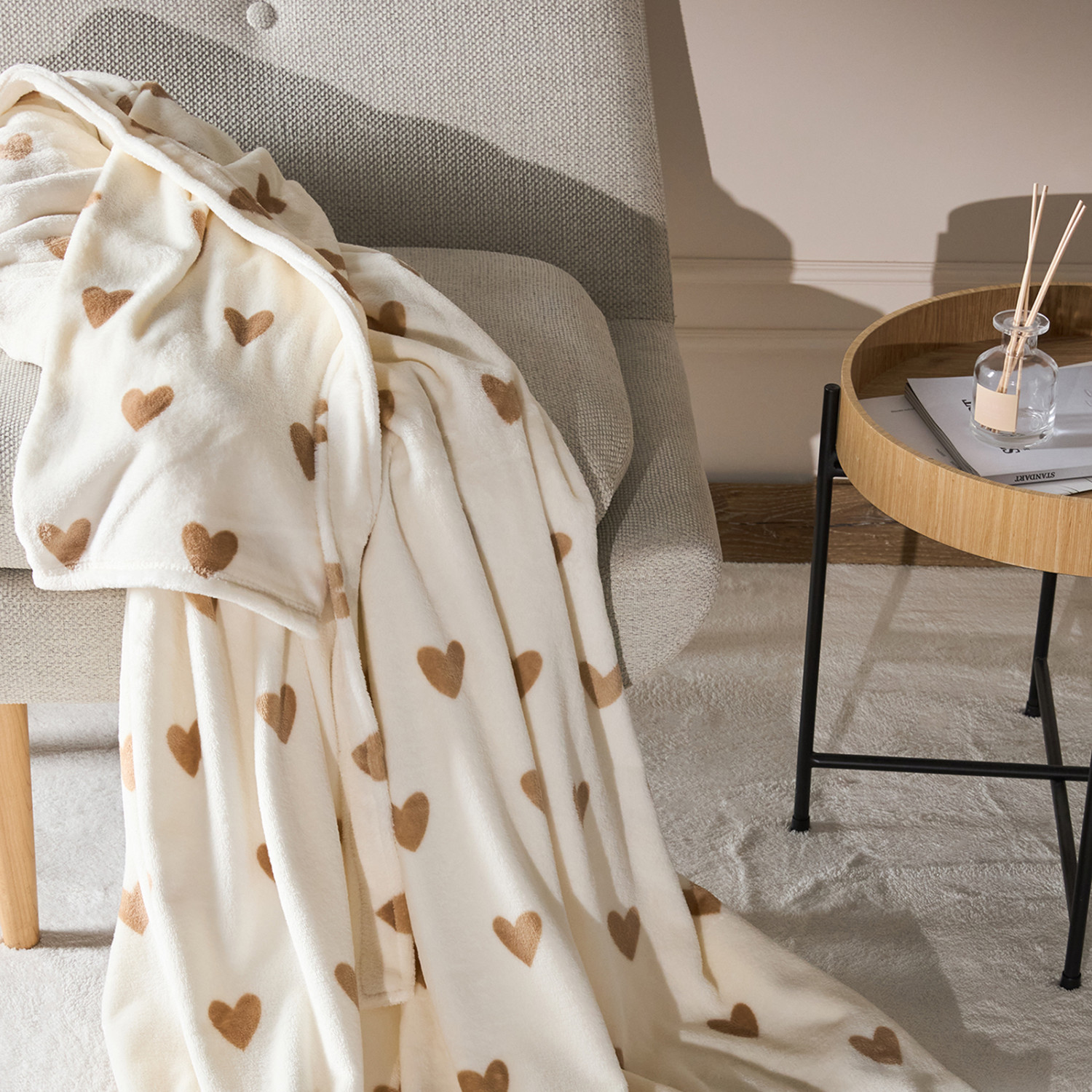 Плед с рукавами Мягкие рукава/Soft sleeves, молоко - фото № 6