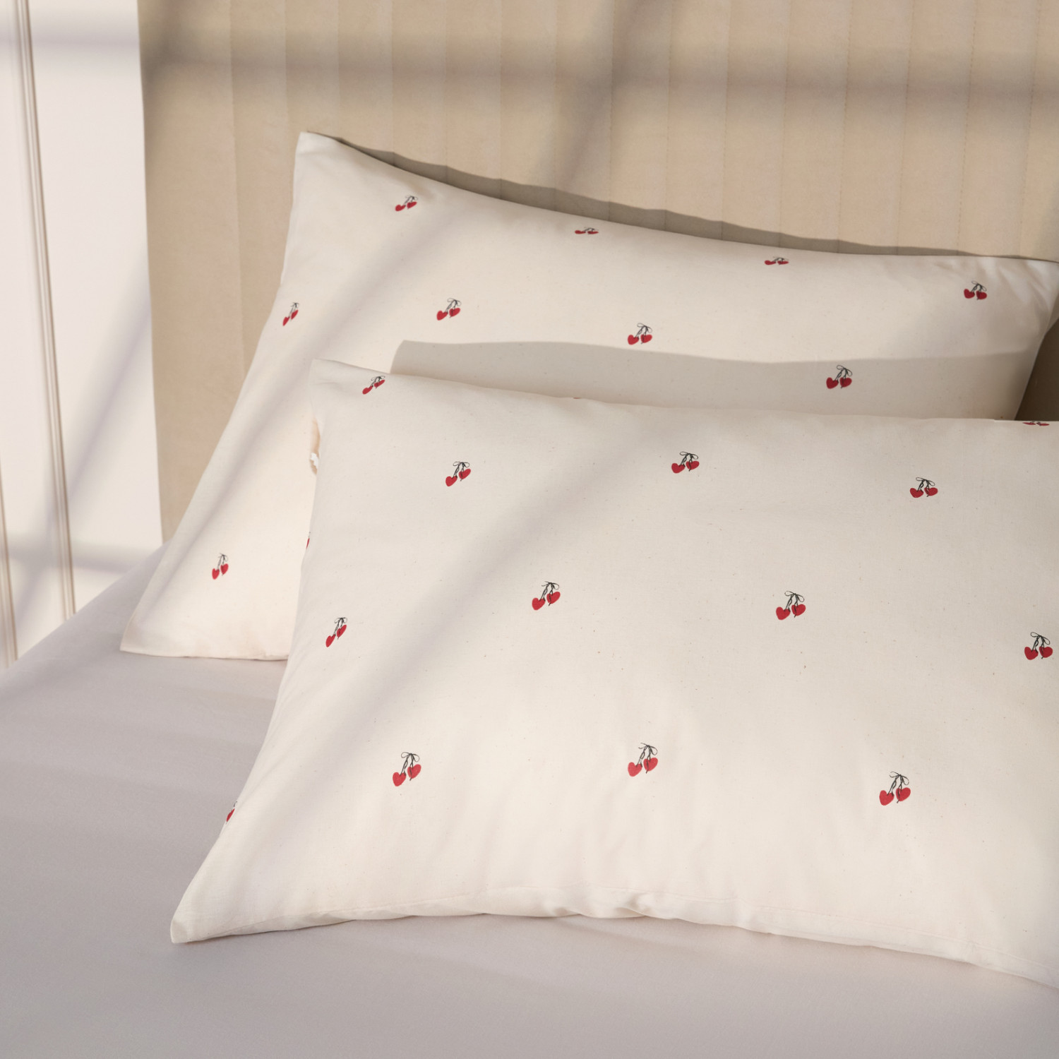Комплект наволочек Вишневое сердце/Cherry heart