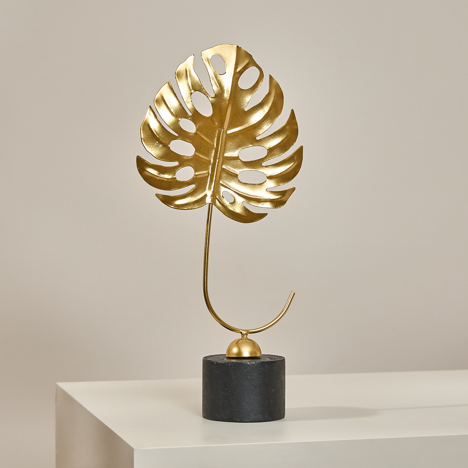 Статуэтка Petalo III