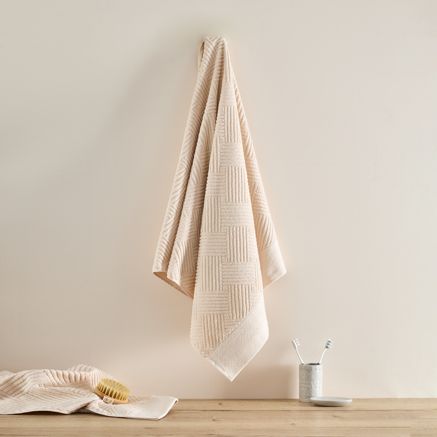 Полотенце махровое Zigzag, бежевое - фото № 2