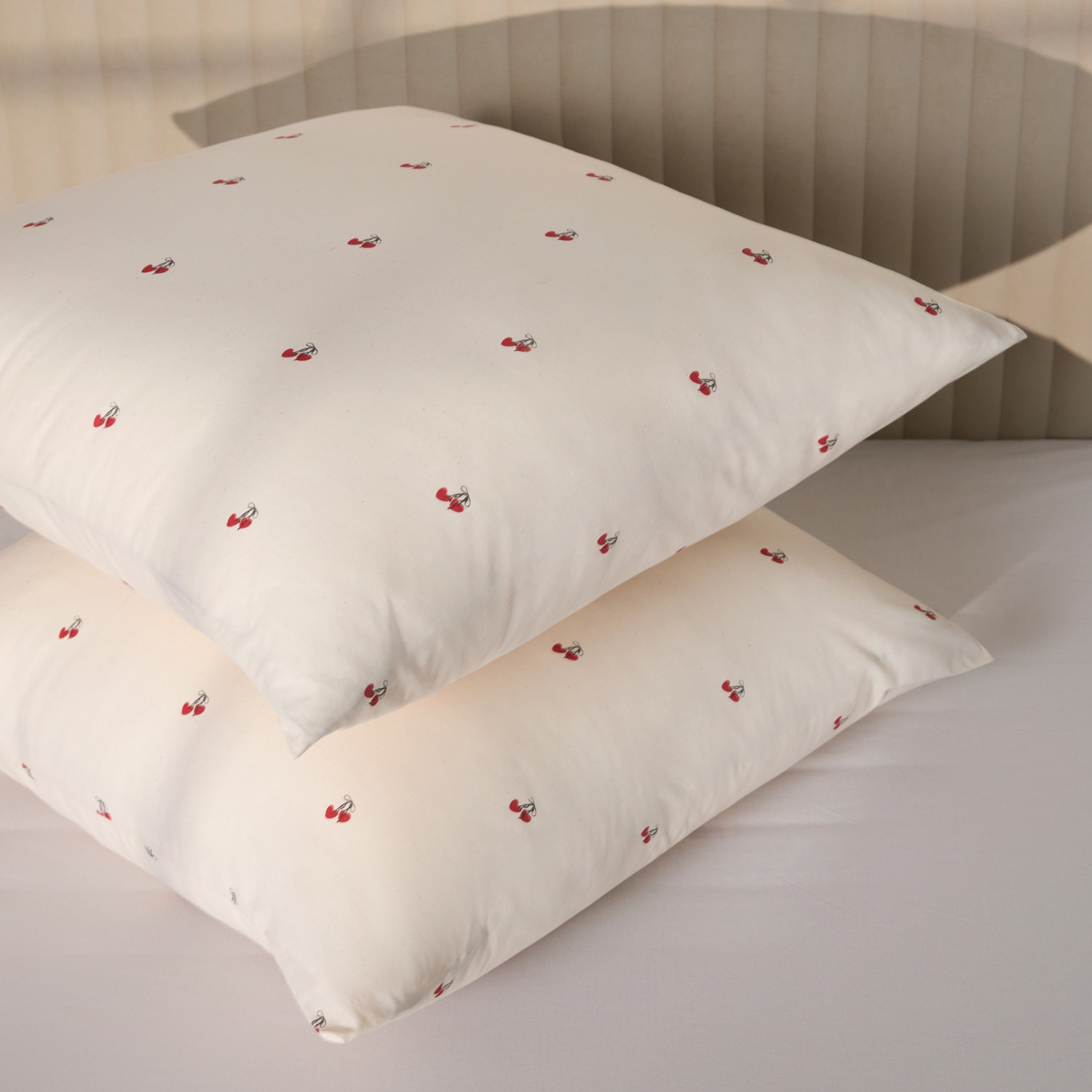 Комплект наволочек Вишневое сердце/Cherry heart - фото № 2