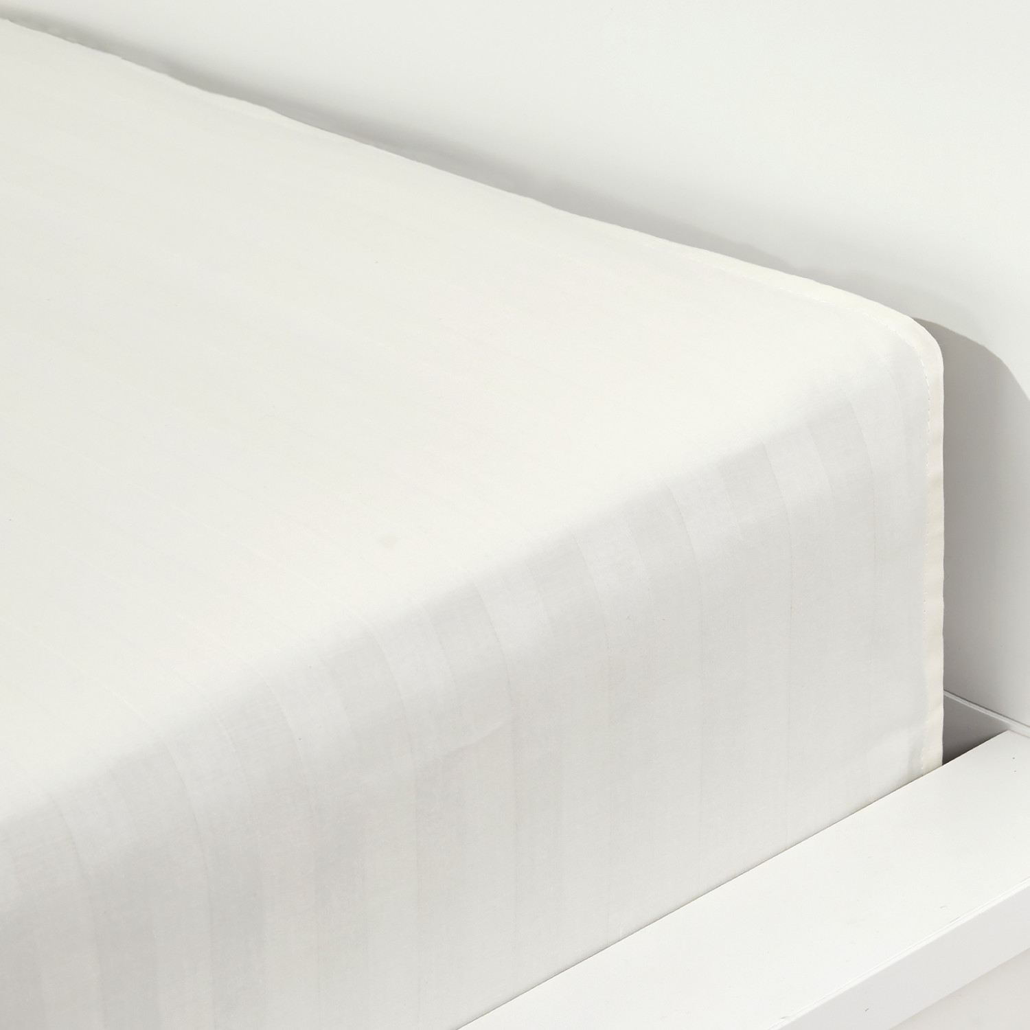 Простыня на резинке Lioni white