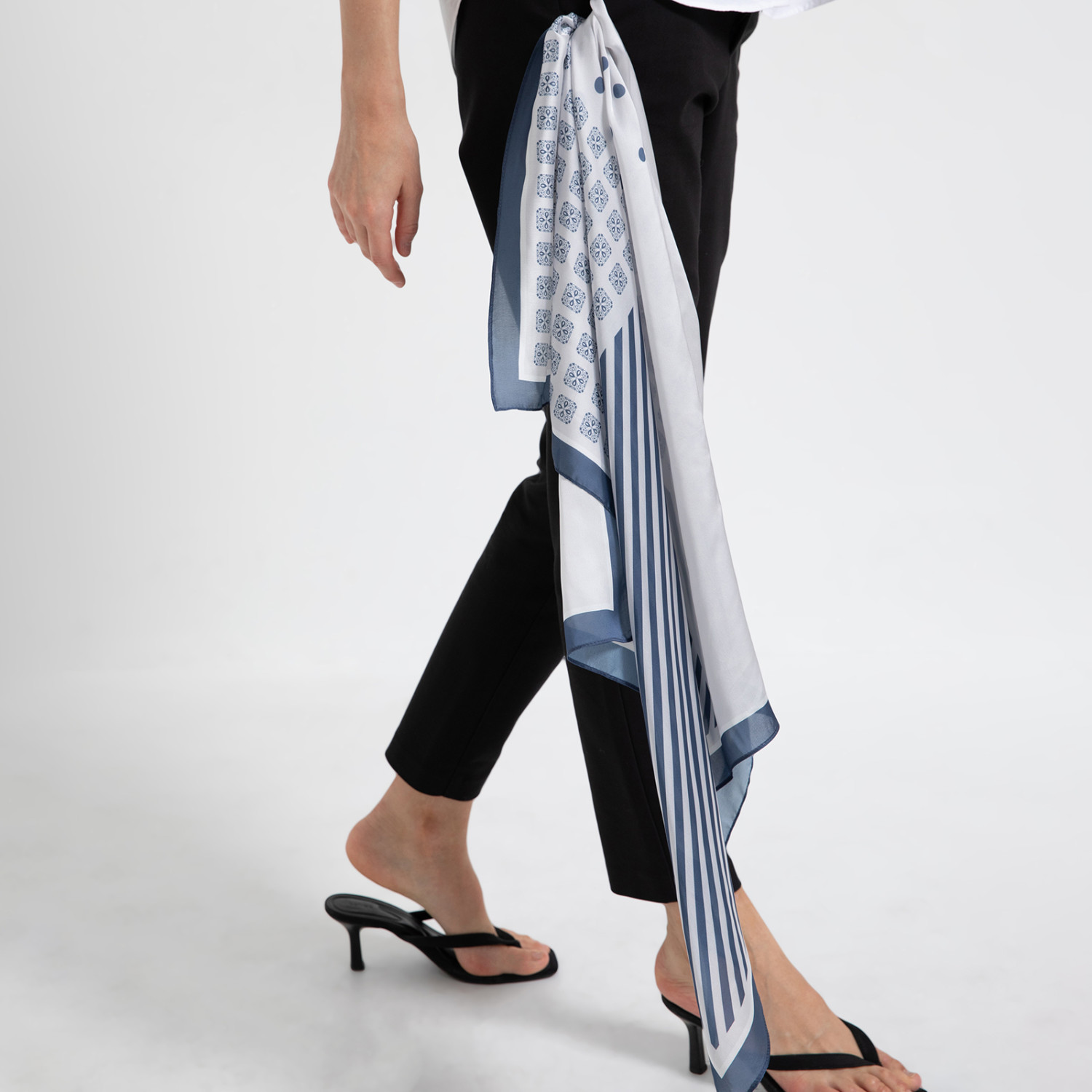 Платок шейный Dotty II