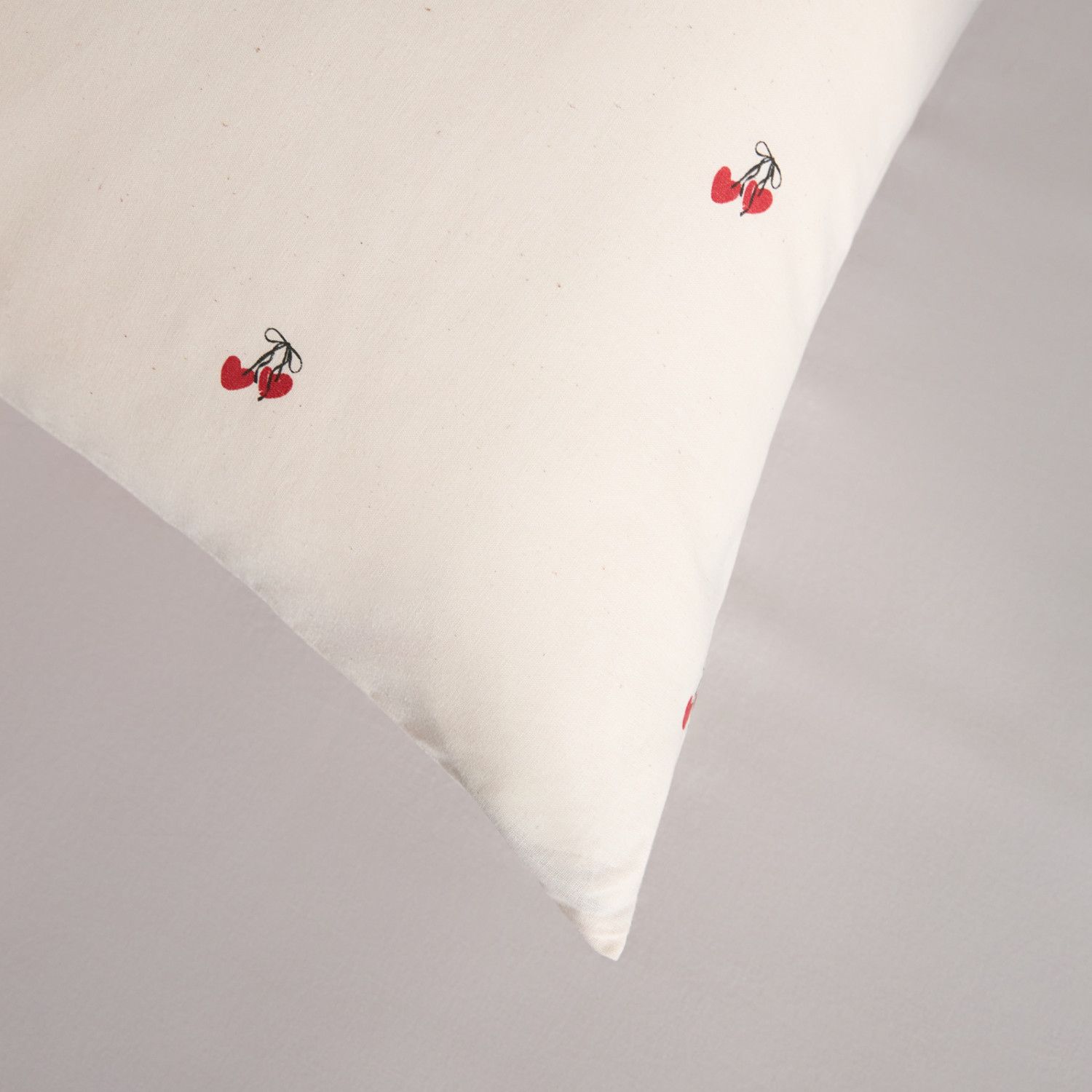Комплект наволочек Вишневое сердце/Cherry heart - фото № 3