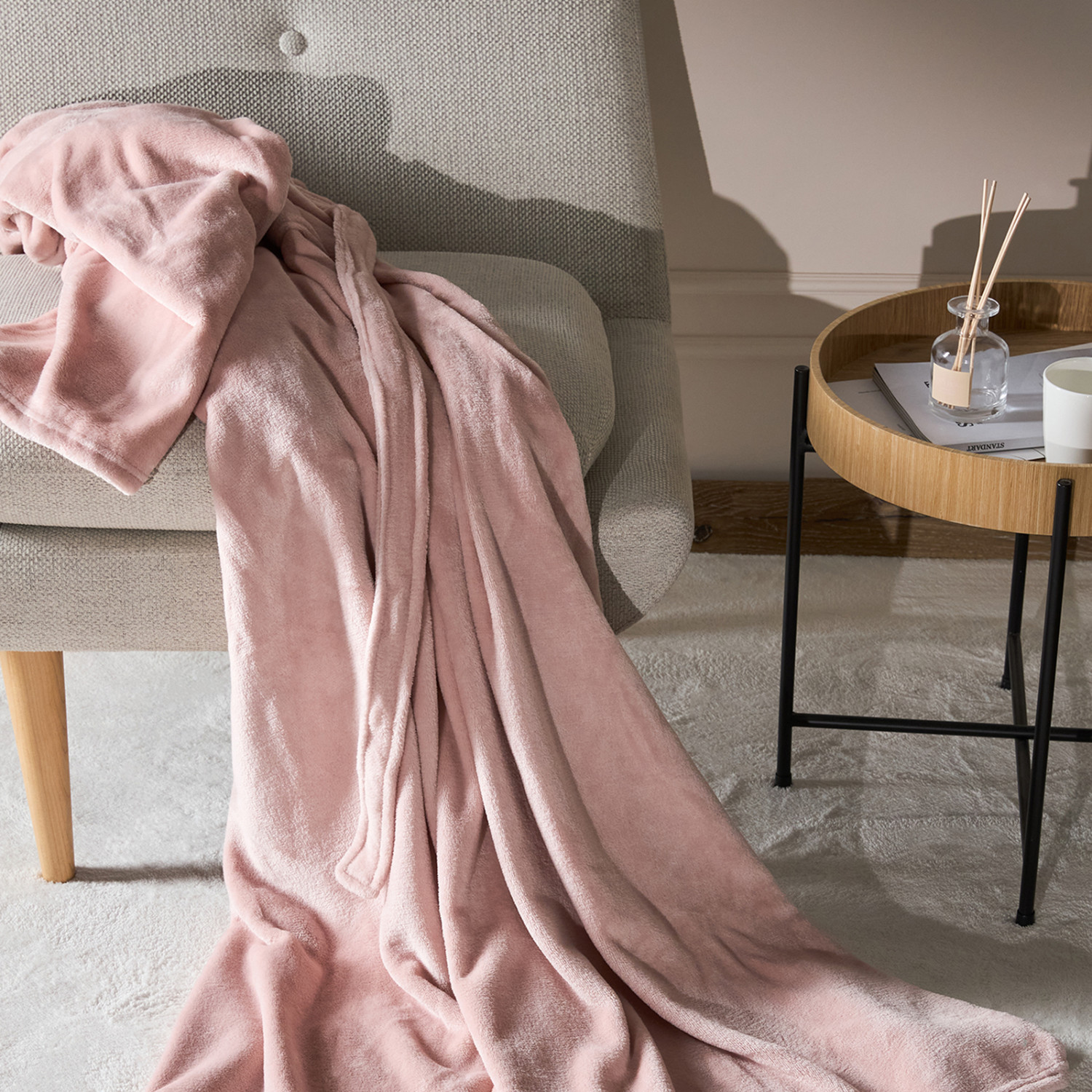 Плед с рукавами Мягкие рукава/Soft sleeves, роза - фото № 3