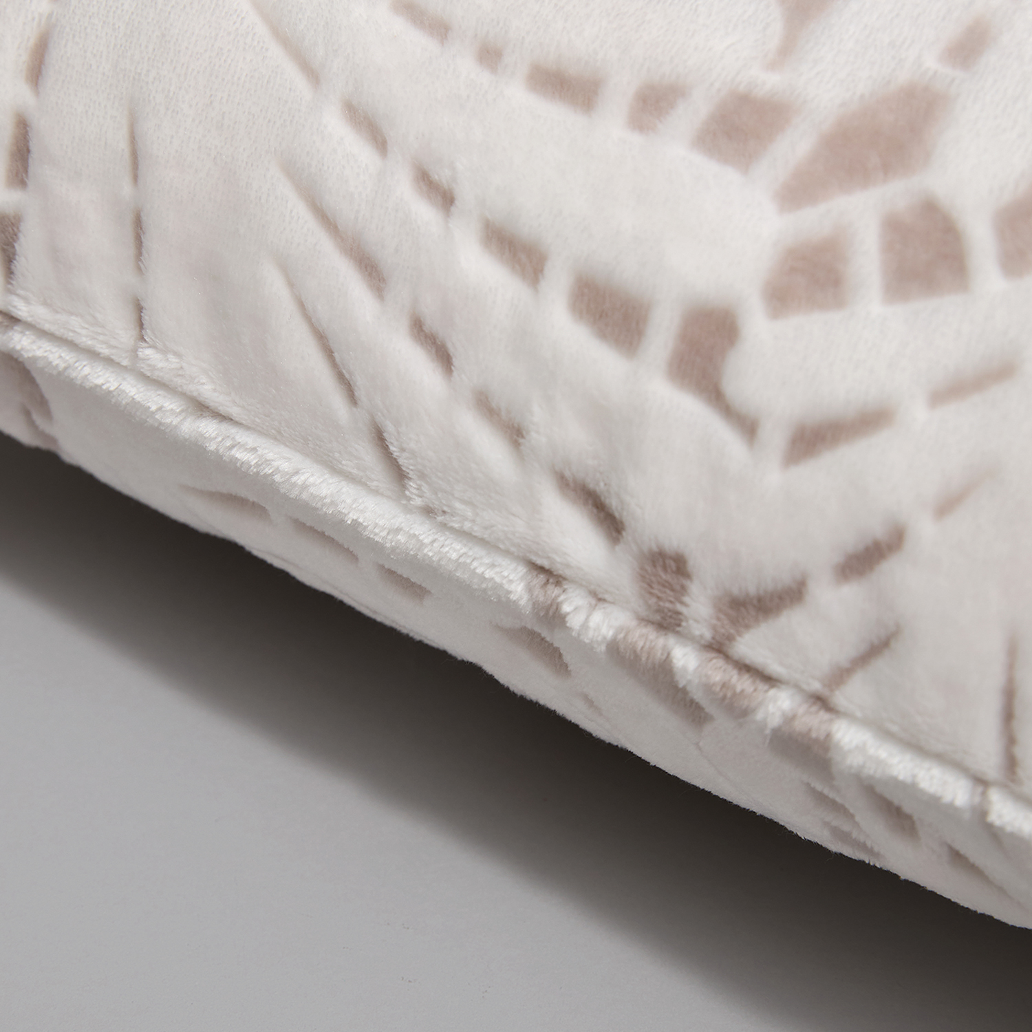 Наволочка декоративная Foliate, бежевая - фото № 3