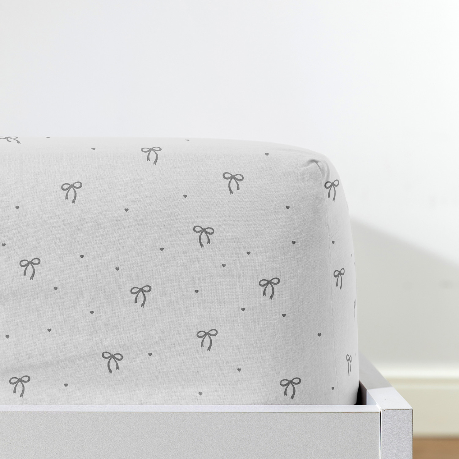 Простыня на резинке Графитовый бант - фото № 2