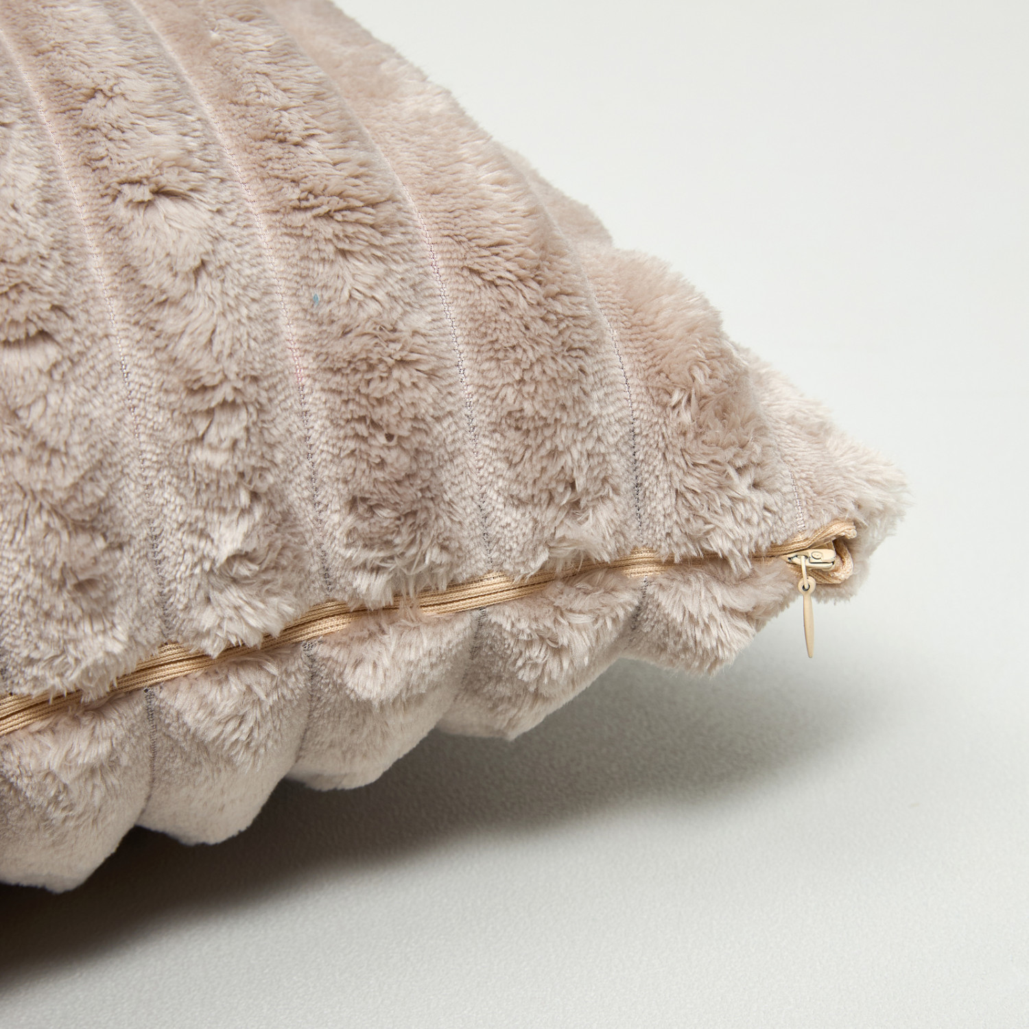 Наволочка декоративная Soft strip, серая - фото № 2