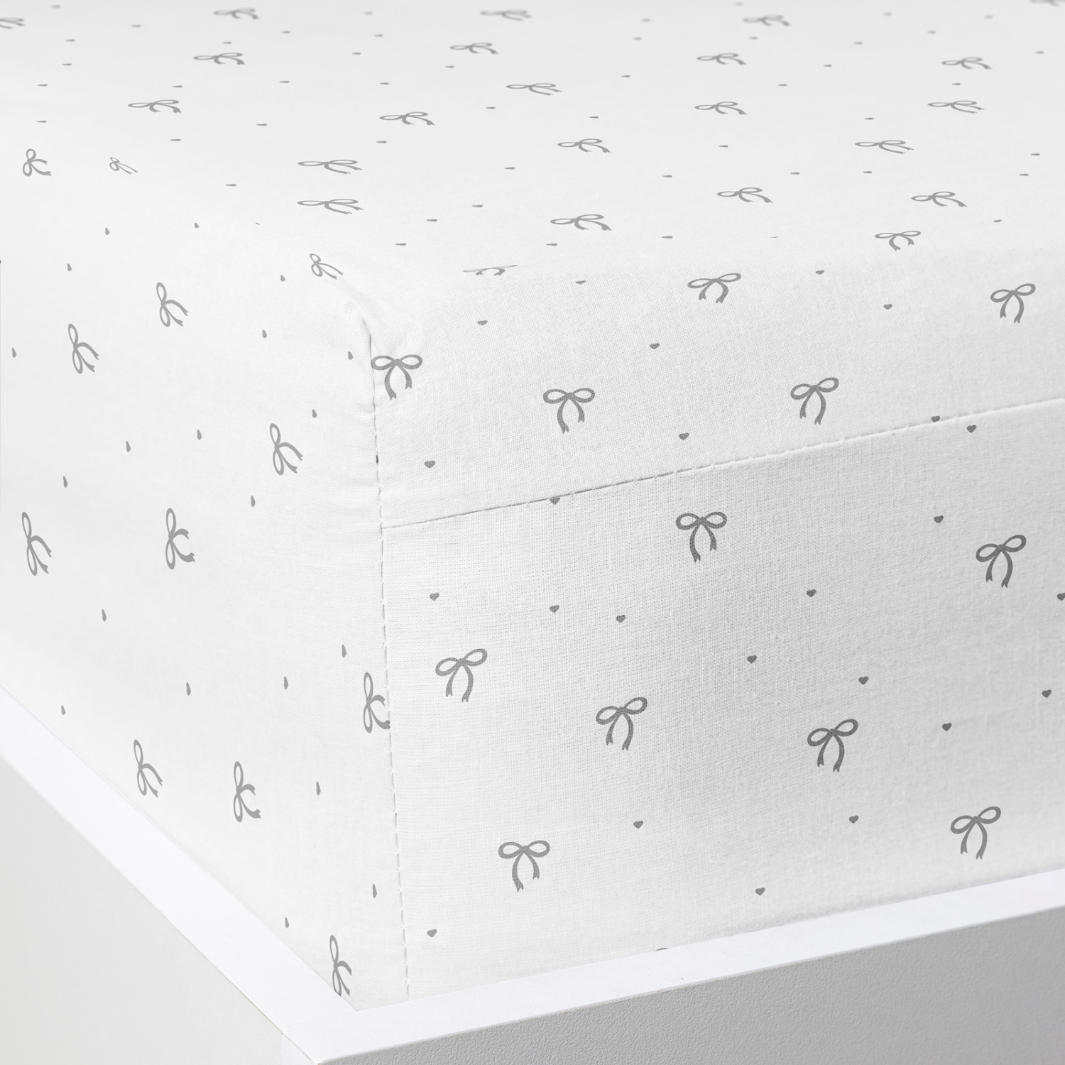 Простыня на резинке Графитовый бант