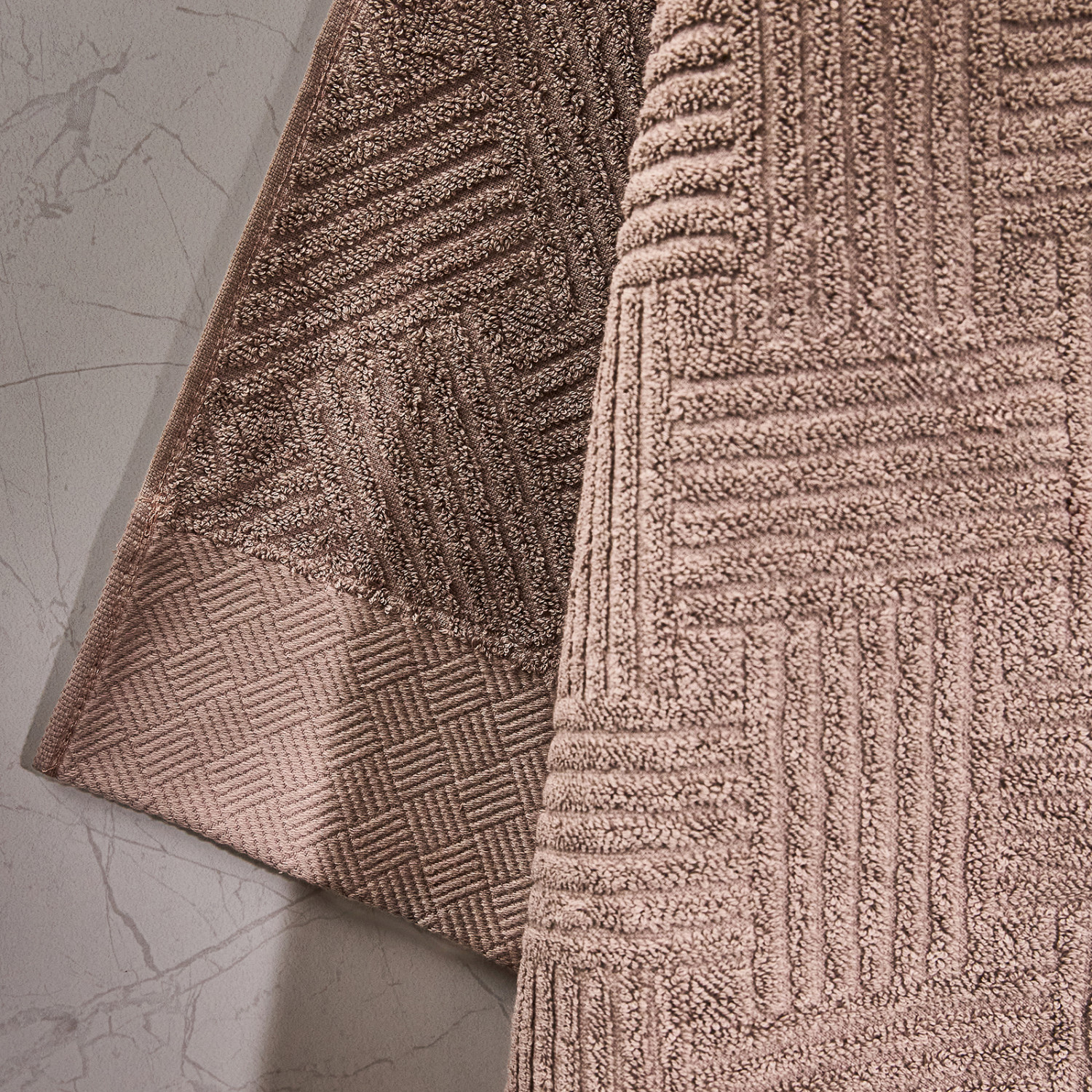 Полотенце махровое Zigzag, коричневое - фото № 2
