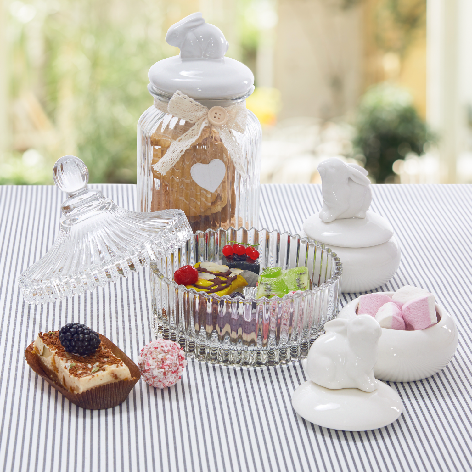 Емкость для хранения Family of rabbits - фото № 3