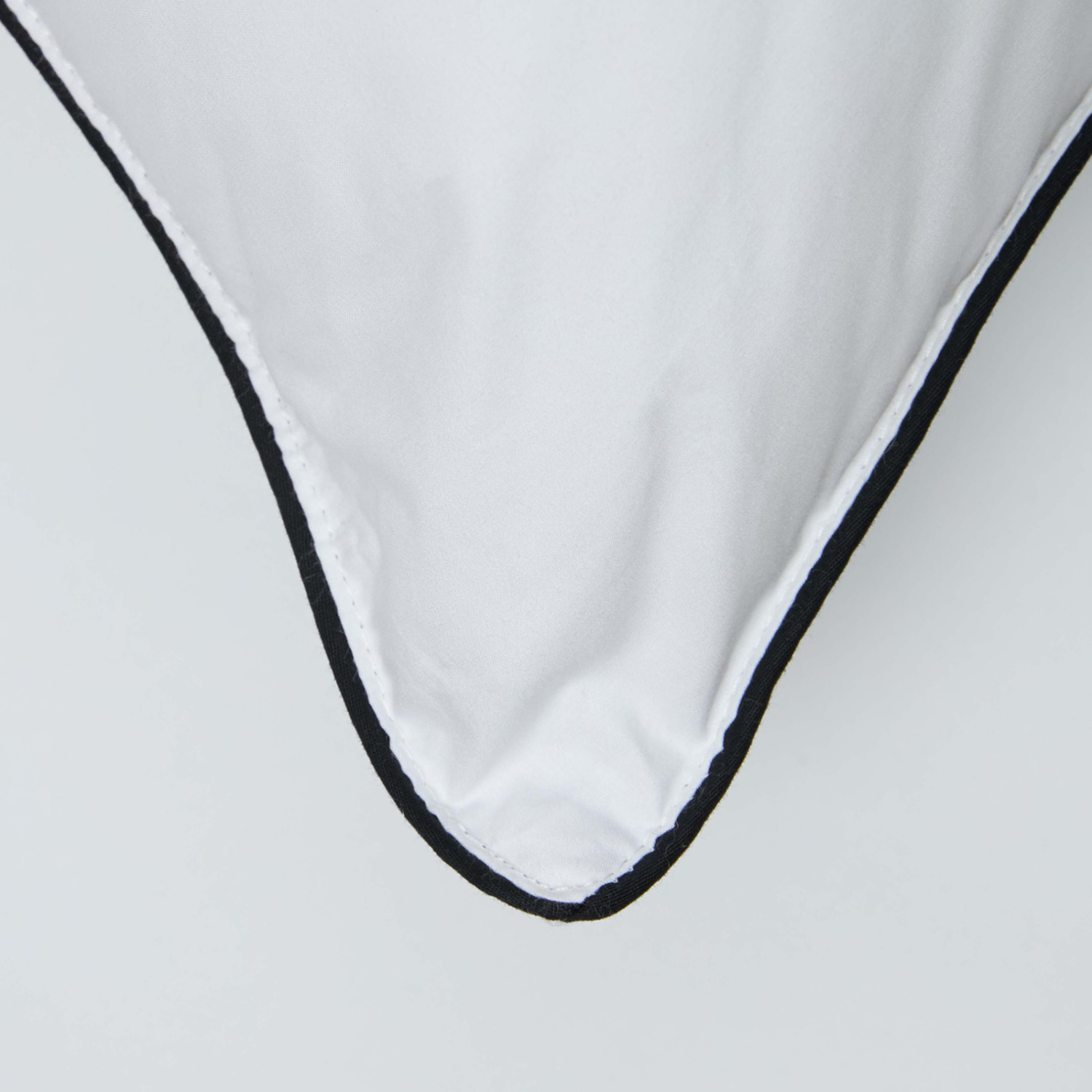 Подушка Черно-белый/Nero Bianco, трехкамерная - фото № 4