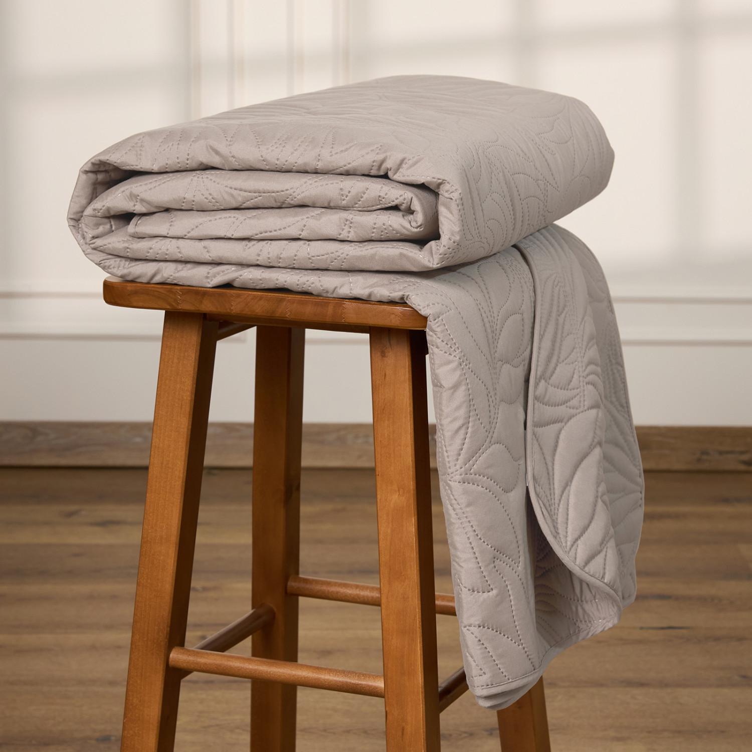 Покрывало Листочки/Fogliare, светло-серое - фото № 3