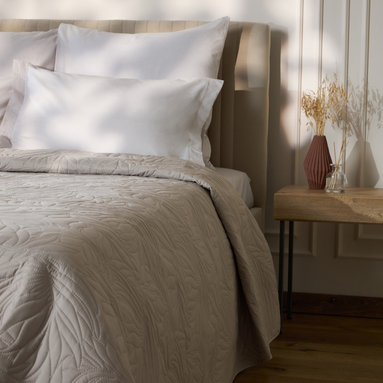 Покрывало Листочки/Fogliare, светло-серое - фото № 2