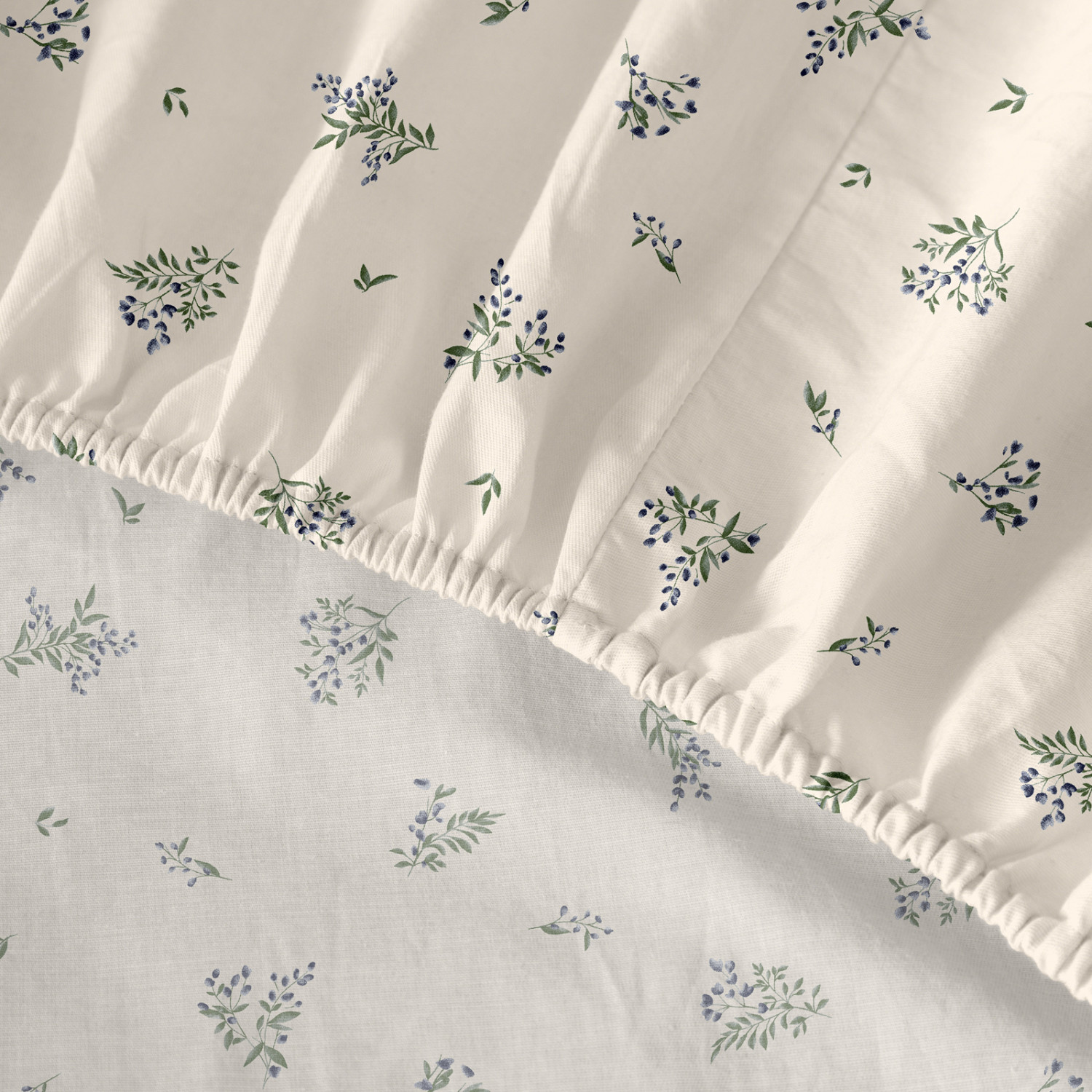 Простыня на резинке Туманные цветы/Misty flowers - фото № 3