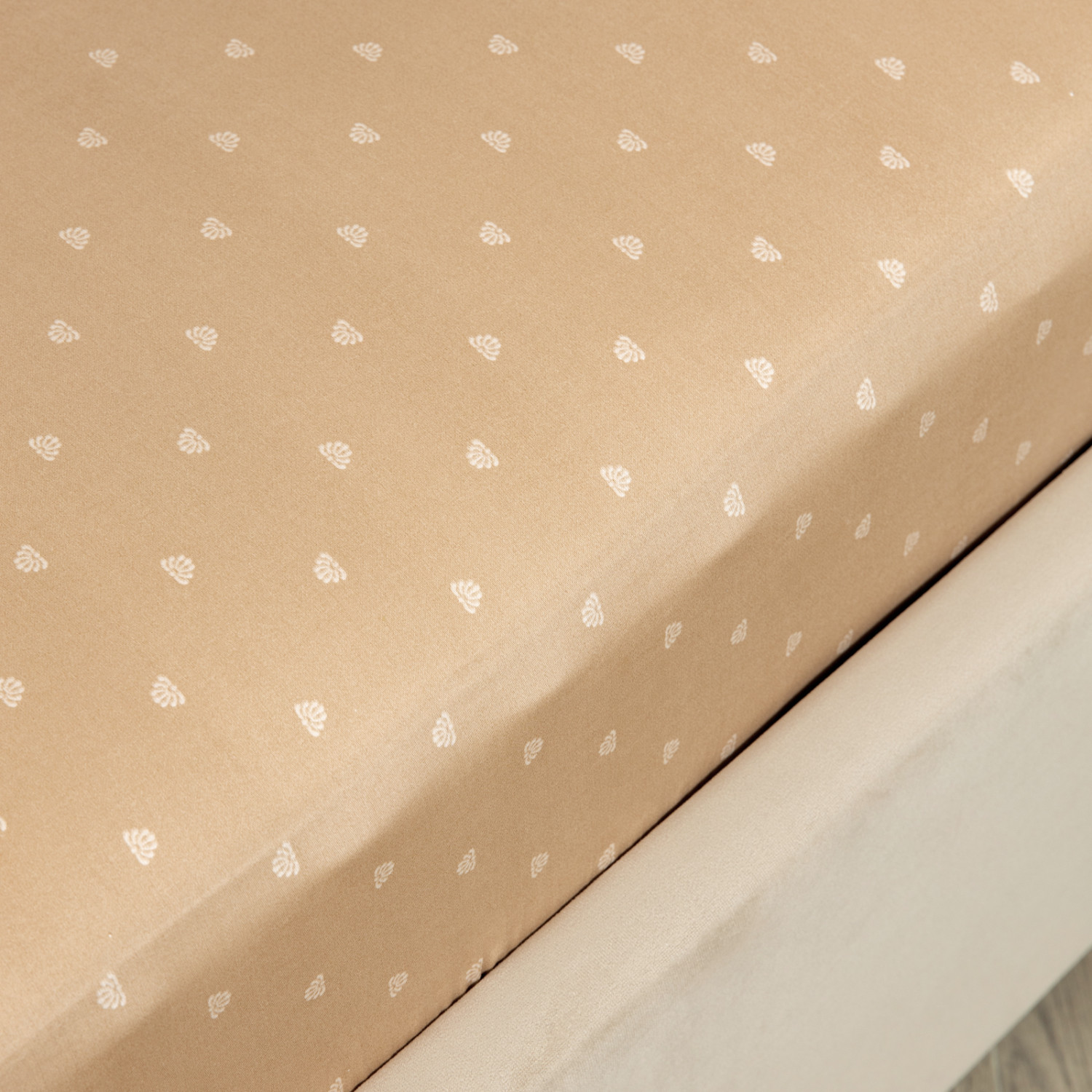 Простыня на резинке Корона/Crown - фото № 3