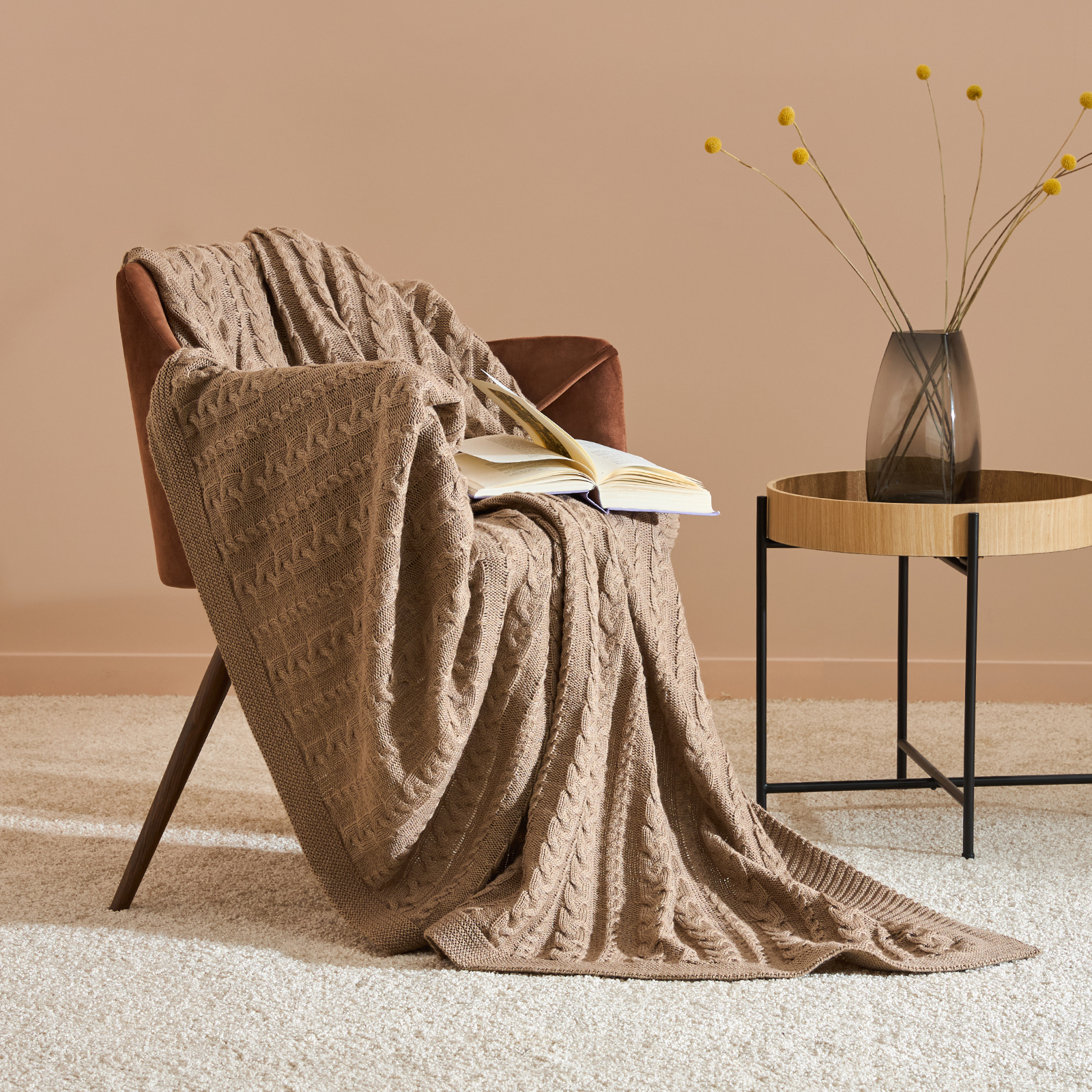 Плед Novallas, темно-бежевый диван прямой амстердам микровельвет бежевый коричневый