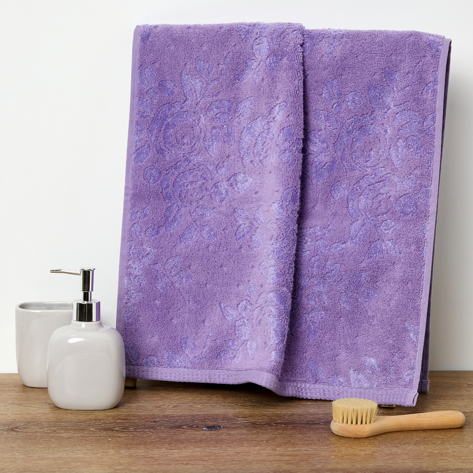 Фиолетовое полотенце. Сиреневое полотенце.