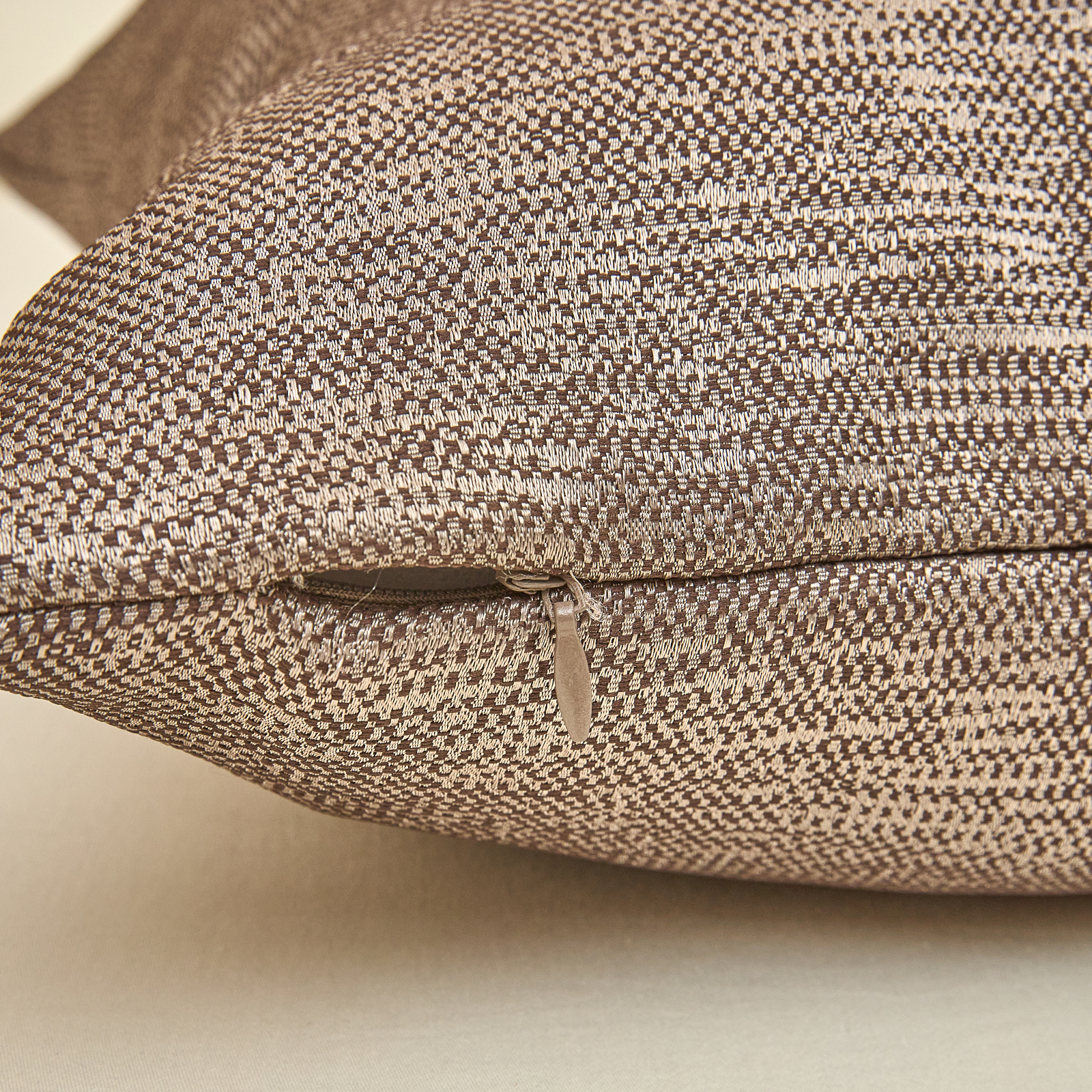 Подушка декоративная Riflesso, шоколадная CozyHome, цвет коричневый, размер 45х45 - фото 3